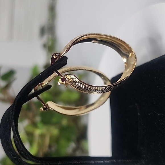 18k Gold Filled Oval Hoop Earrings Greek Key Design New - Picture 6 of 7